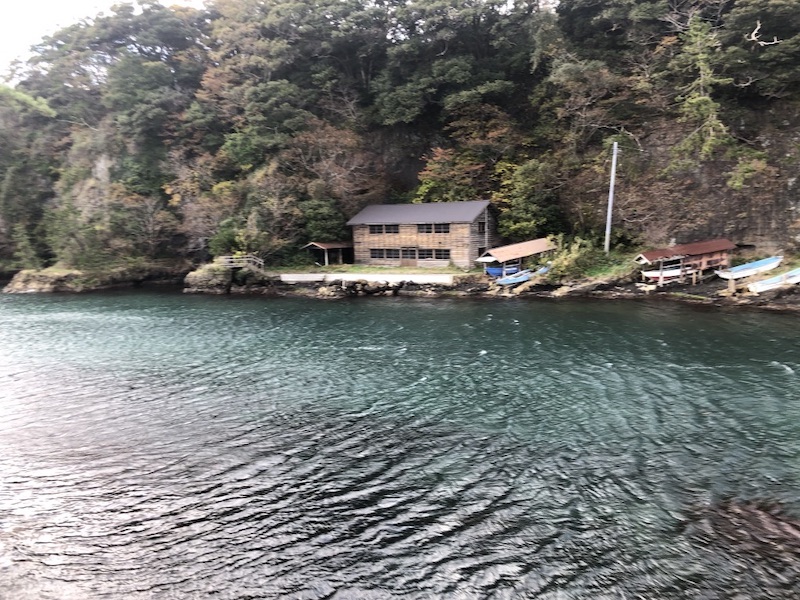 海と小屋の画像
