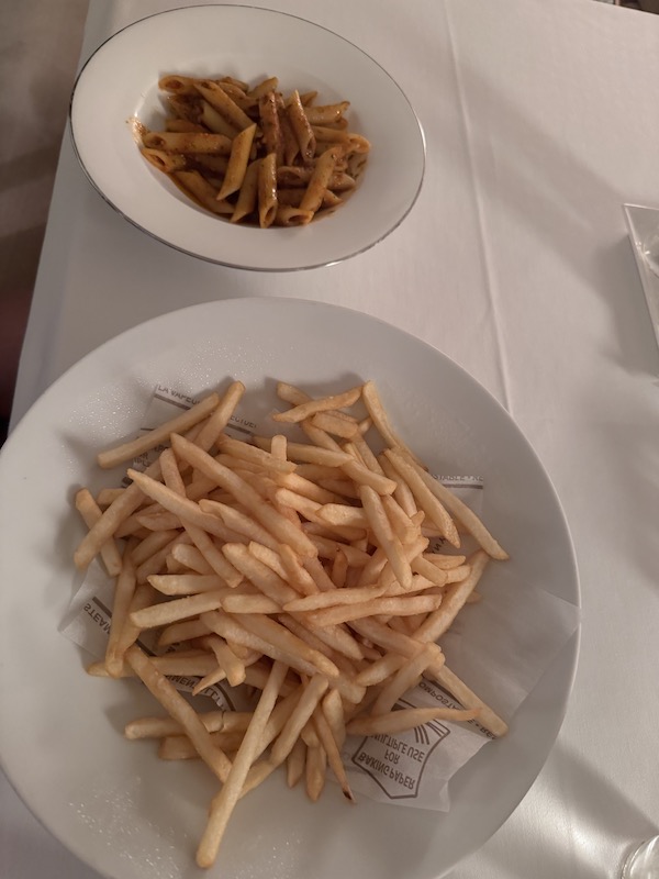 フライドポテトとパスタ画像