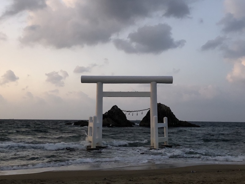 桜井二見ヶ浦大鳥居と夫婦岩画像