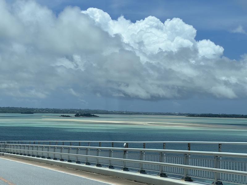 青い海と空の画像